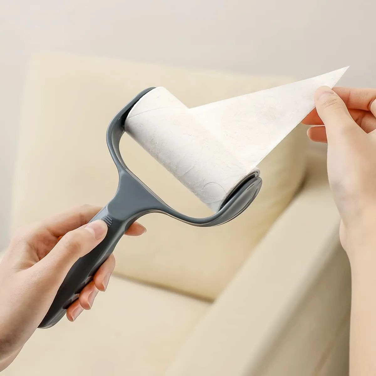 Ergonomic Lint Roller for Clothes Furniture Couch Dog & Cat Bed Balliard Table Lint Remover for Pet Hair Extra Sticky 1 Reusable Handle with 4 Refills (Shadow Gray)